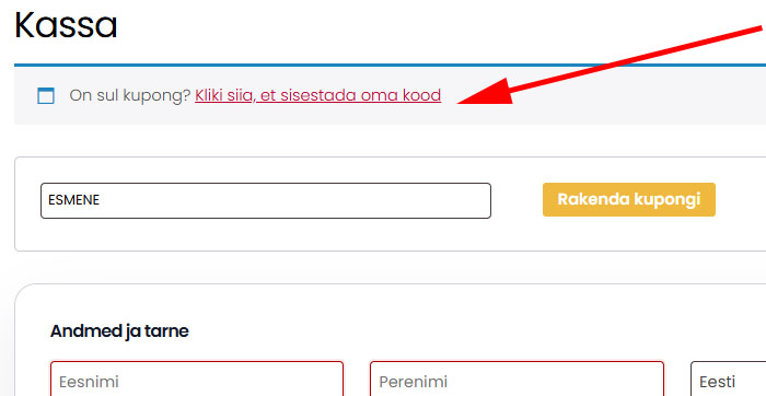 Kuhu sisestada sooduskood? Koodi saab sisestada ostu vormistamise ajal kassas. Selleks kohe kassa päises vajutada "Kliki siia, et sisestada oma kood" (vaata ekraanitõmmist). Seejärel sisesta lahtrisse "ESIMENE" ja vajuta nupul "Rakenda kupongi". Kui kood on rakendunud edukalt, kuvatakse tekst "Kupongi kood rakendati edukalt". See tähendab, et kood rakendus ja ostu sooritamisel lisame kaasa kingitused vastavalt tehtud ostu suurusele.